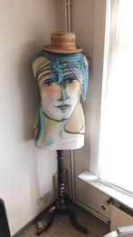 Buste peint de Martine Depypere, Enlèvement