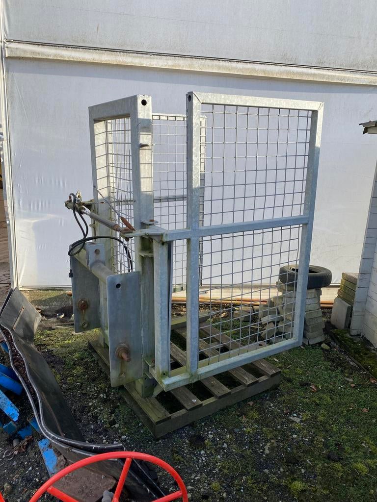 Palletvork hydraulisch, Ophalen