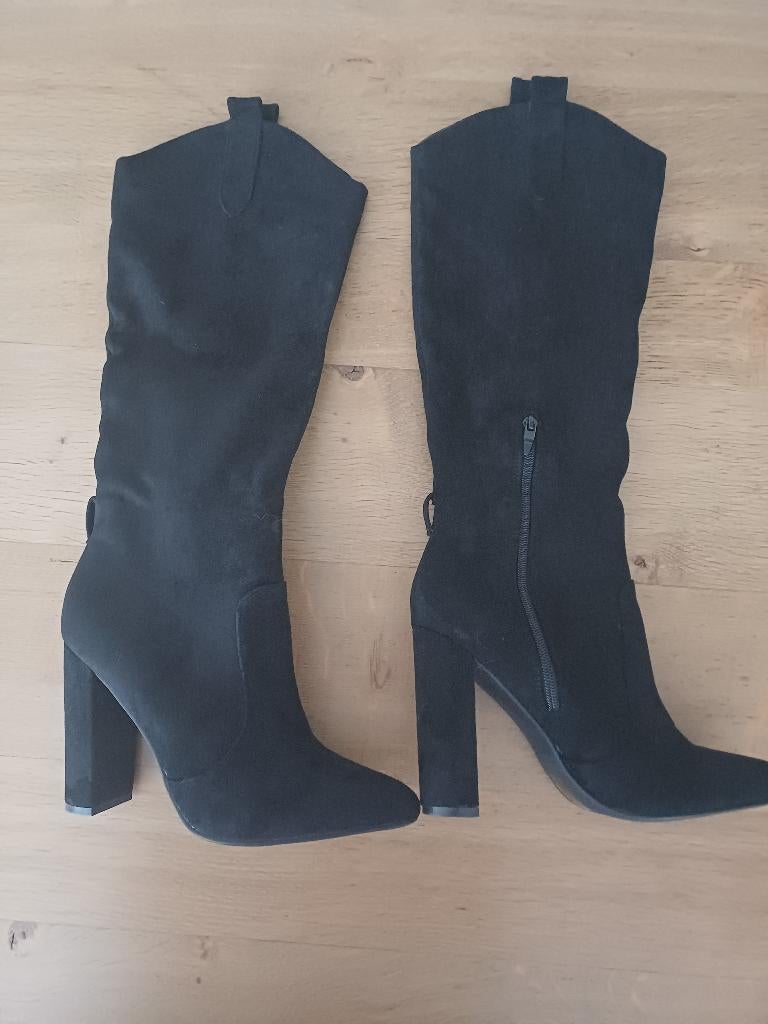 Nieuwe kniehoge suèdelaarzen (mt 38), Kleding | Dames, Schoenen, Nieuw, Hoge laarzen, Zwart, Ophalen of Verzenden