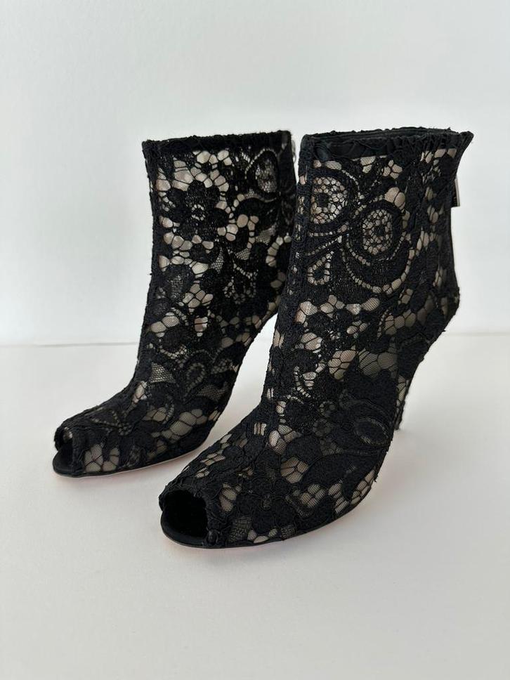 Dolce & Gabbana lace ankle boots, Kleding | Dames, Schoenen, Zo goed als nieuw, Lage of Enkellaarzen, Zwart, Ophalen of Verzenden