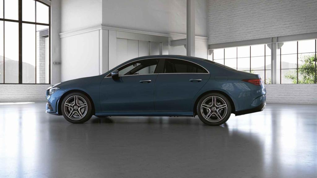 Mercedes-Benz CLA-Klasse 180 Coupé AMG Line | Panoramisch d, Stof, Gebruikt, Euro 6, 4 cilinders