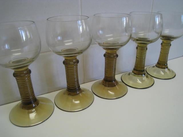 5 Mosel wijnglazen, op gele bredere voet, retro, prachtig !!, Ophalen