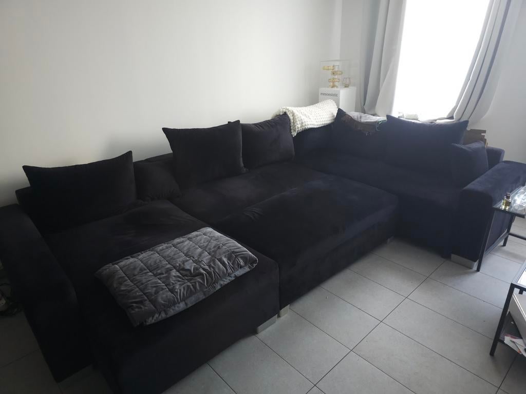 Island (U) -Bank, Enlèvement