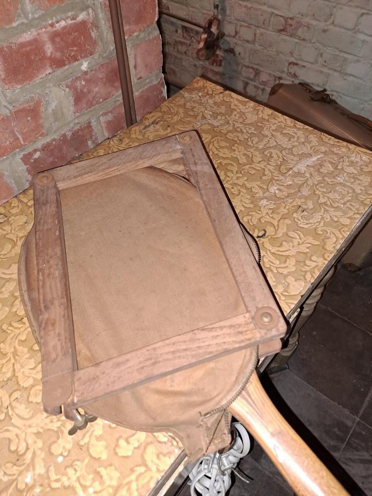 Oud houten tennisracket, Ophalen