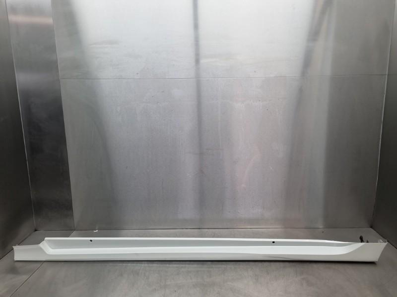 SIDESKIRT LINKS Toyota Prius (ZVW5) (01-2015/12-2022), Gebruikt, Dhr. M. Roggen, Links, Toyota