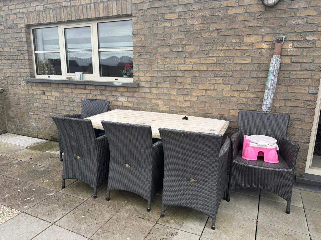 Tafel met 6 stoelen, Ophalen, Zo goed als nieuw