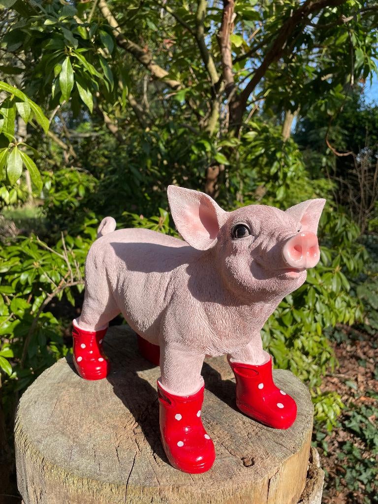 Bottes pour cochons debout, ferme rouge, jardin, 25 cm, Jardin & Terrasse, Statues de jardin, Neuf, Animal, Synthétique, Enlèvement ou Envoi