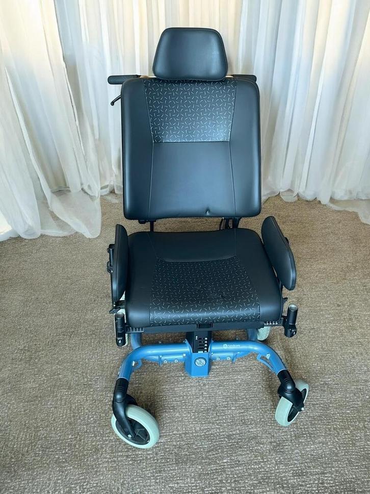 Functionele en comfortabele rolstoel Handicare Ibis XC, Diversen, Rolstoelen, Zo goed als nieuw, Ophalen