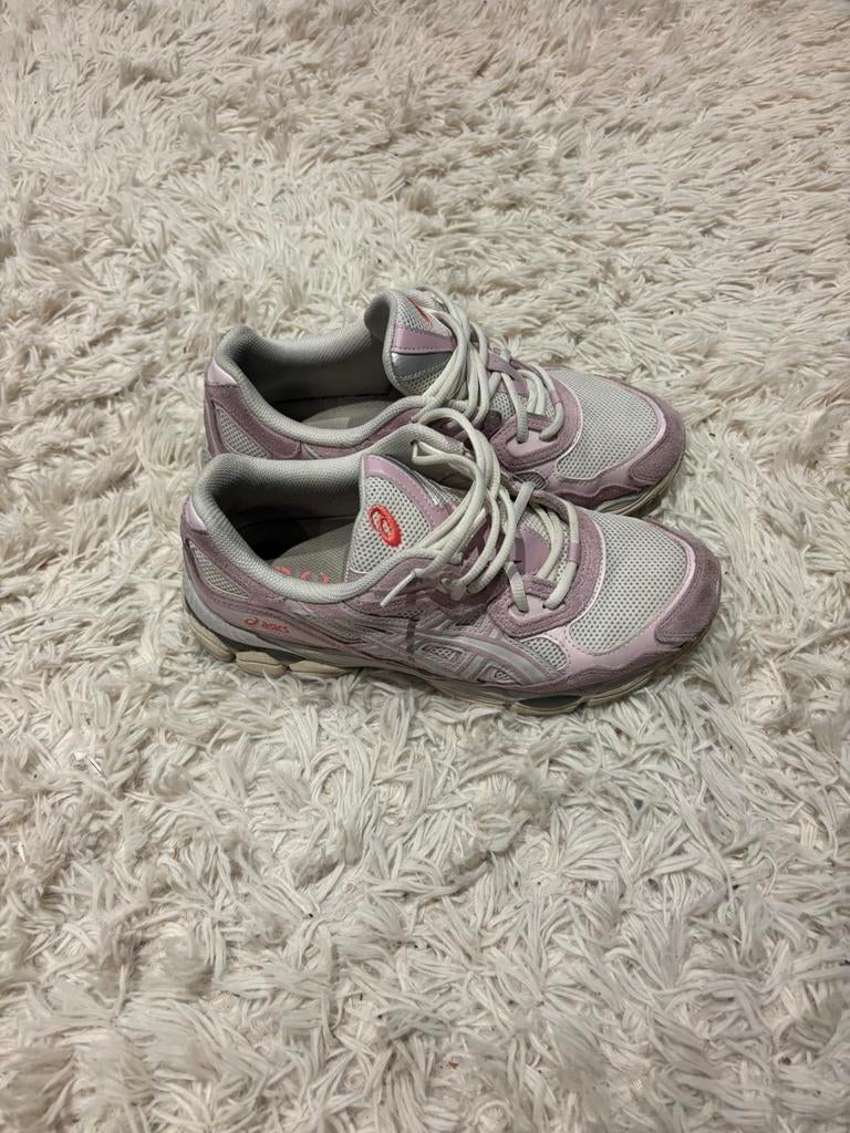 Asics Gel Nyc rose, Kinderen en Baby's, Babykleding | Schoentjes en Sokjes, Ophalen, Jongetje of Meisje, Overige typen, Zo goed als nieuw