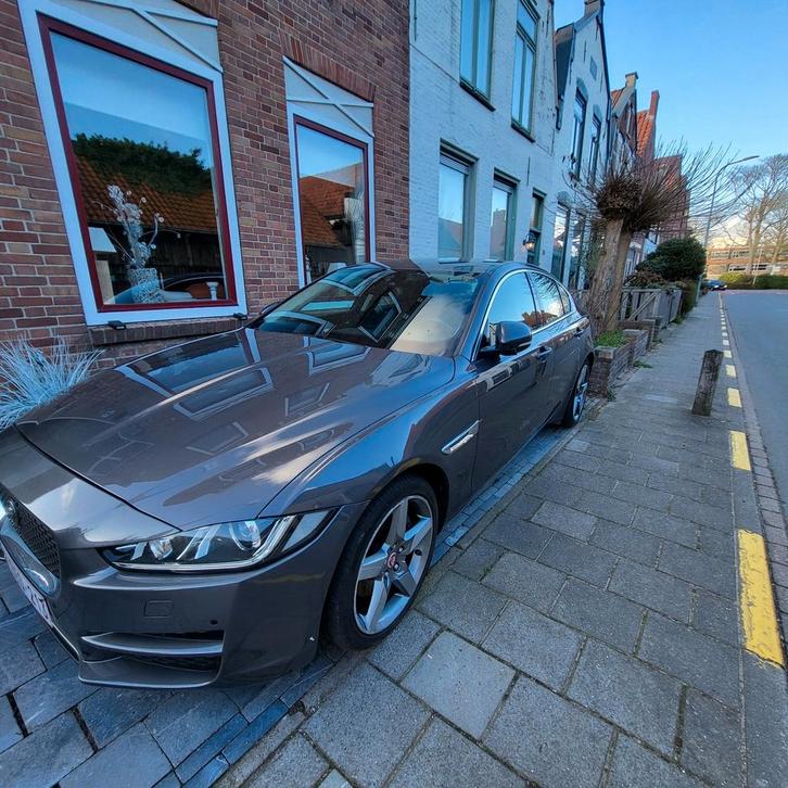Jaguar XE 2.O D 180 CV, Autos, Jaguar, Particulier, XE, Euro 6, Noir, Gris, Cuir, Enlèvement
