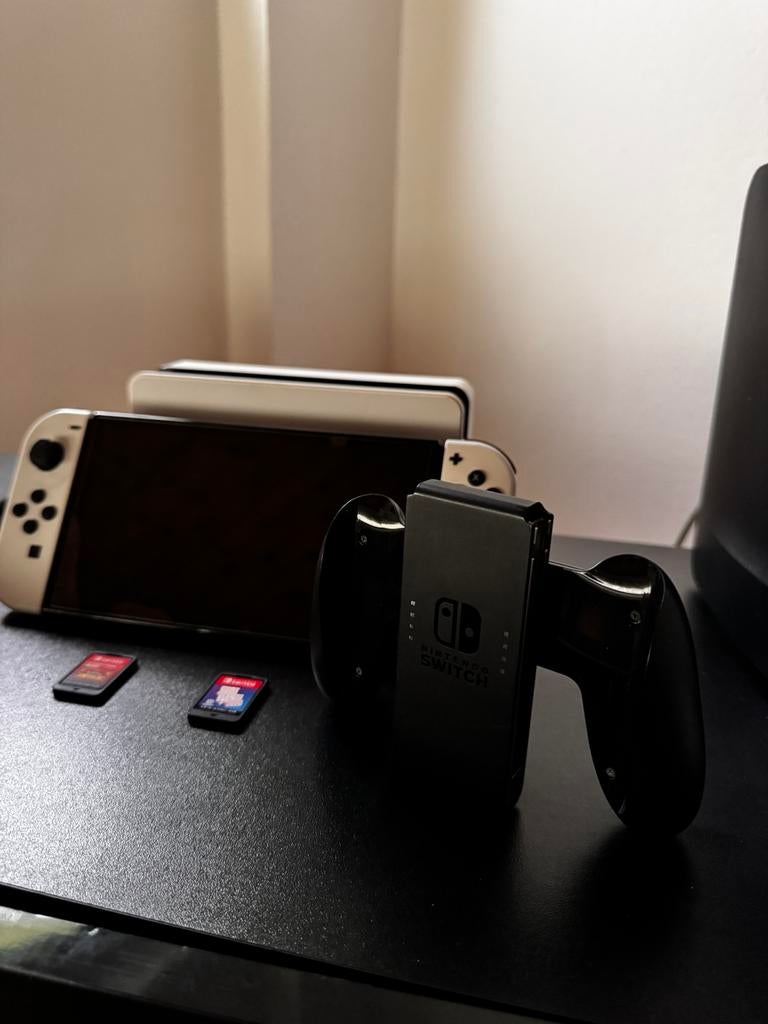 Nintendo Switch OLED, Met games, Zo goed als nieuw, Met 1 controller, Switch OLED