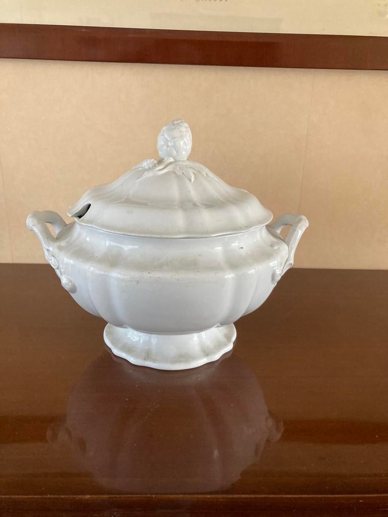 Prachtige antieke soepkom van wit porselein op groot formaat, Ophalen