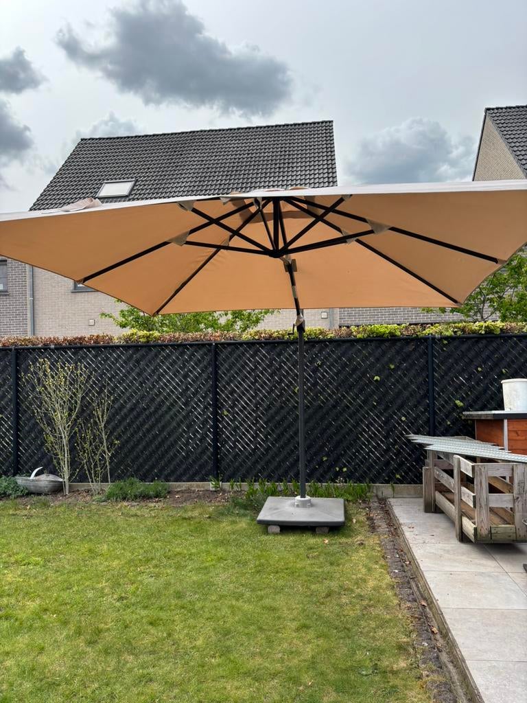 Parasol Taupe met voet, Étanche, Comme neuf, Enlèvement, 2 à 3 mètres