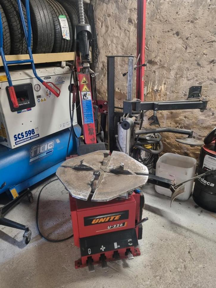 Machine à pneus et equilibreuse, Autos : Divers, Garages
