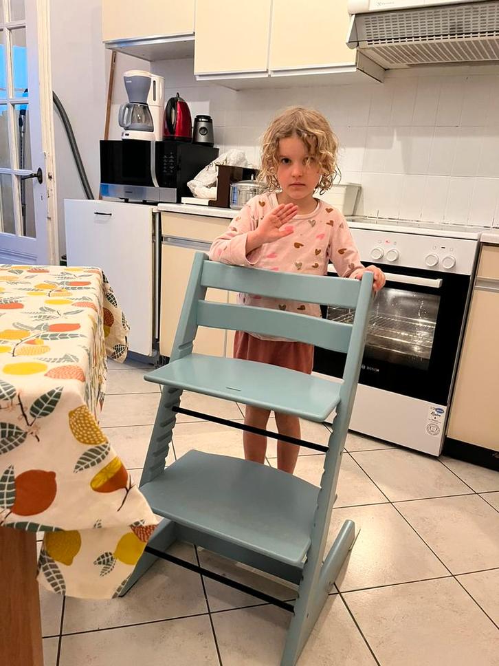 Stokke Tripp Trapp evoluerende stoel — lichtblauw, Kinderen en Baby's, Kinderstoelen, Zo goed als nieuw, Meegroeistoel, Ophalen