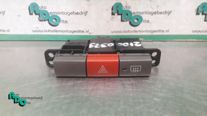 Commutateur éclairage d'urgence d'un Daihatsu Cuore (Cuore, Autos : Pièces & Accessoires, Tableau de bord & Interrupteurs, Daihatsu