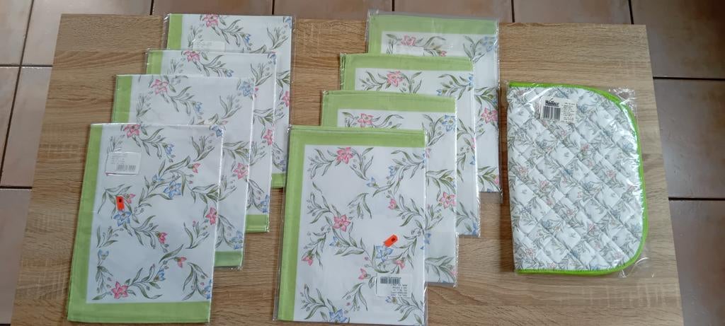 Ensemble de 2 sets de table et 8 essuis, Maison & Meubles, Cuisine | Linge de cuisine, Neuf, Torchon ou Serviette, Blanc, Enlèvement ou Envoi