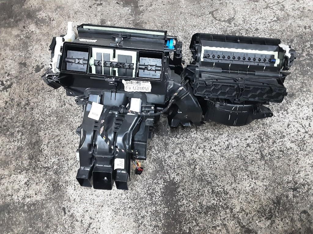 RADIATEUR DE CHAUFFAGE Volkswagen T-Roc I (01-2017/06-2021), Volkswagen, Mevr. I. Hauben, Utilisé, Rue de l'Espoir 34 34
4030  GRIVEGNÉE, BE