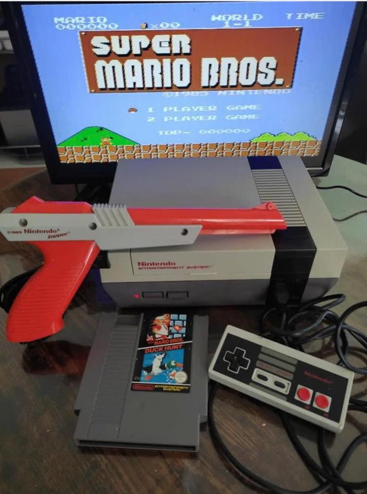 Nintendo Nes action set super Mario Bros + le pistolet, Consoles de jeu & Jeux vidéo, Consoles de jeu | Nintendo NES, Comme neuf
