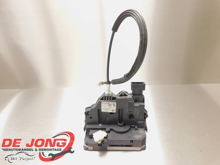 Serrure portière mécanique 4portes avant gauche d'un Opel, Autos : Pièces & Accessoires, -, Opel, 3 mois de garantie, Utilisé