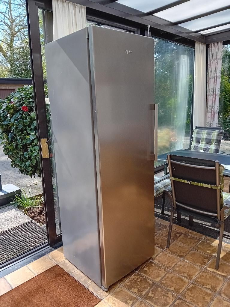 Whirlpool Diepvriezer Kastmodel Groot, Elektronische apparatuur, Vriezers en Diepvrieskisten, 160 cm of meer, Zo goed als nieuw