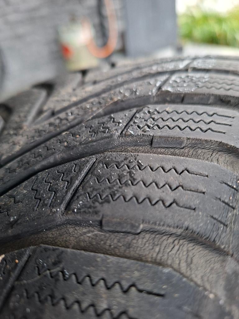 Set winterbanden op velg 205/60 r16, Auto-onderdelen, Banden en Velgen, Ophalen, Gebruikt, 16 inch, Banden en Velgen