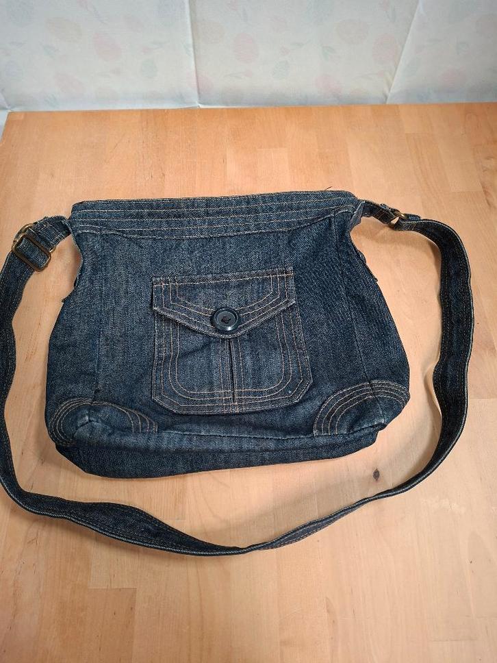 Denim schoudertas / crossbody tas - Donkerblauw - 3536 cm, Handtassen en Accessoires, Tassen | Damestassen, Zo goed als nieuw