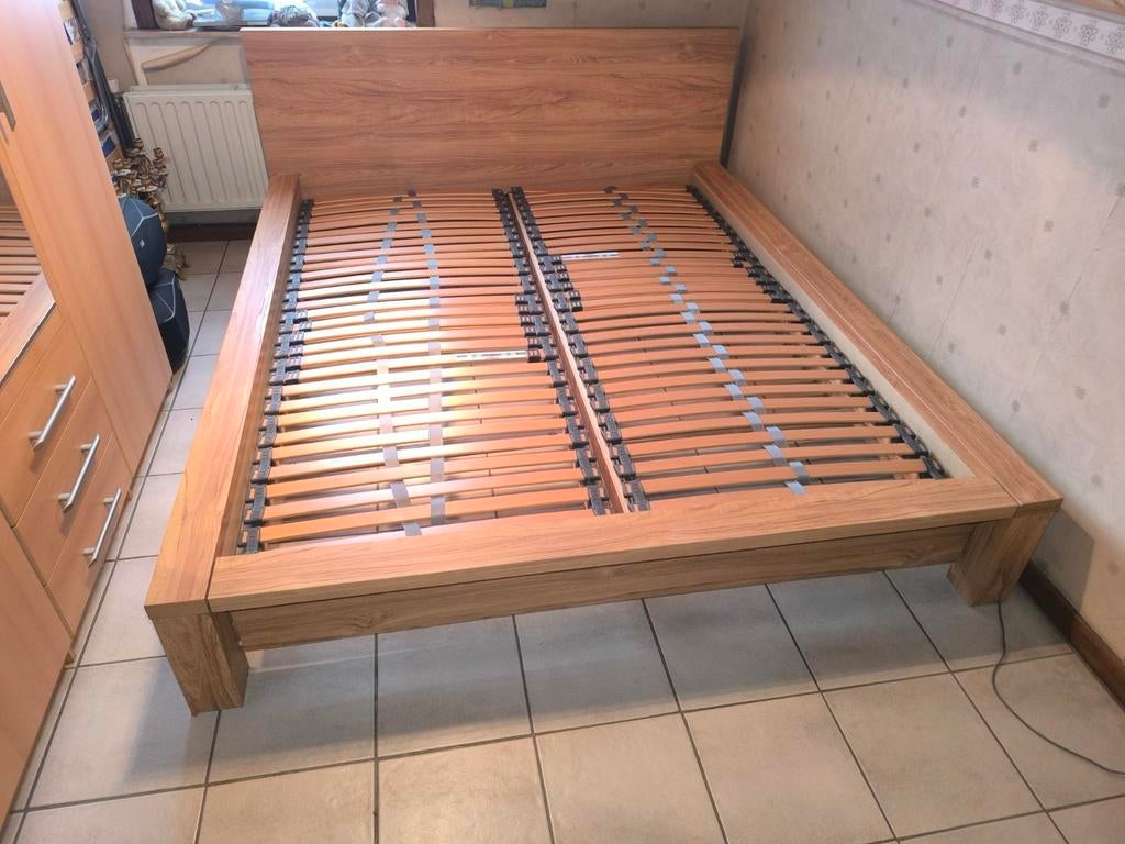Bed 1m60 x 2m, Huis en Inrichting, Ophalen