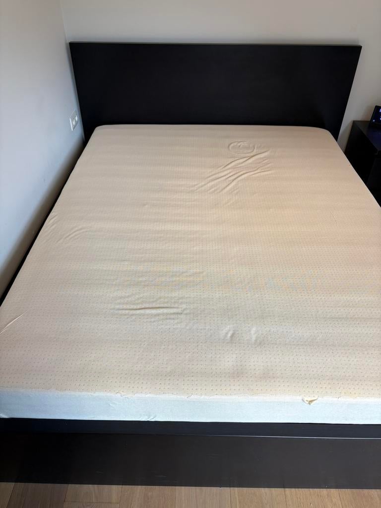 Malm bed + nacht tafels + matras, Ophalen, Zo goed als nieuw, Zwart