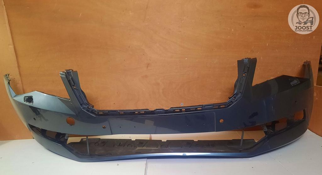 Voorbumper orgineel Skoda Superb 2015-2019 PDC KLS 3V0807221, Auto-onderdelen, Carrosserie, Bumper, Skoda, Voor, Gebruikt, Ophalen of Verzenden