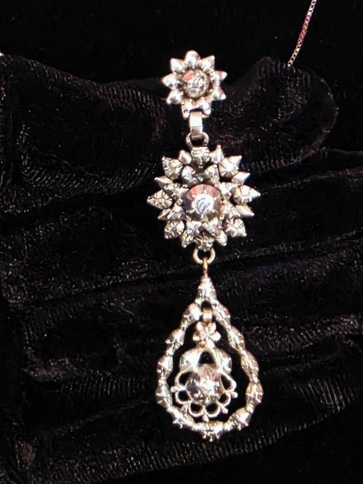 19 eeuw hanger met diamanten,  70cm, Handtassen en Accessoires, Antieke sieraden, Hanger, Goud, Met edelsteen, Ophalen of Verzenden