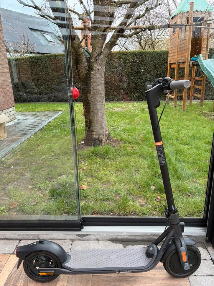 Ninebot ES2 elektrische step – werkt goed oplader inbegrepen, Fietsen en Brommers, Steps, Gebruikt, Elektrische step (E-scooter)