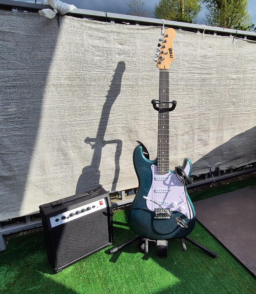 Elektrische Gitaar, Ophalen, Zo goed als nieuw, Met versterker