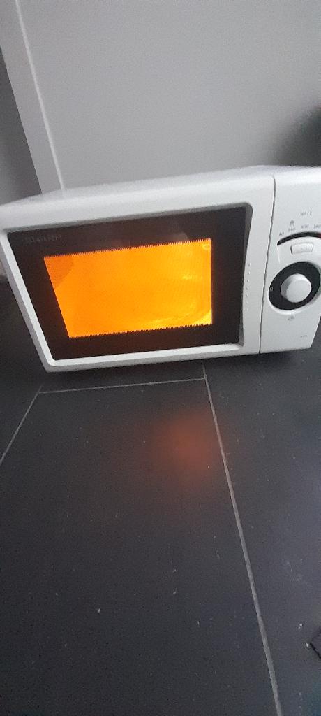 SHARP microgolfoven, Elektronische apparatuur, Microgolfovens, Zo goed als nieuw, Vrijstaand, Microgolfoven, 45 tot 60 cm, Draaiplateau