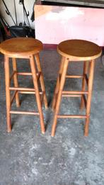 2 houten krukken, Huis en Inrichting, Barkrukken, Ophalen, Gebruikt, Hout