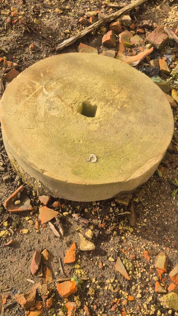 Pierre de meule/ Slijpsteen, Enlèvement, Pierre