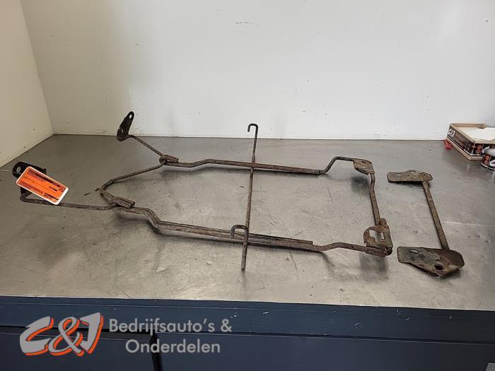Mécanique de suspension roue de secours d'un Nissan Primast, Autos : Pièces & Accessoires, Suspension & Châssis, Nissan, Utilisé