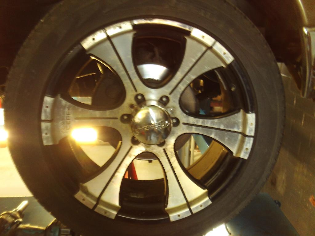 Jantes et pneus Chevrolet de 20 pouces, Autos : Pièces & Accessoires, Pneus & Jantes, Jante(s), 4 Saisons, 20 pouces, 275 mm, Véhicule tout-terrain