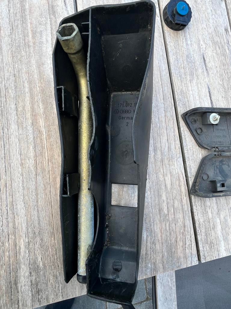 VW behuizing voor krik en wielsleutel, Enlèvement ou Envoi, Comme neuf