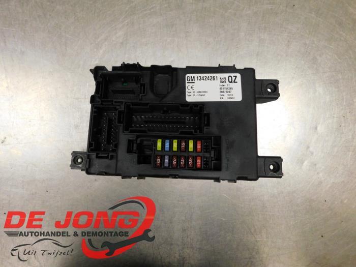 Boîte à fusibles d'un Opel Corsa, -, Opel, 3 mois de garantie, Utilisé