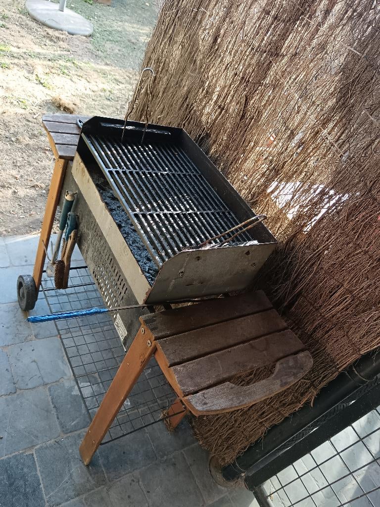 Stevige barbecue, Ophalen, Zo goed als nieuw