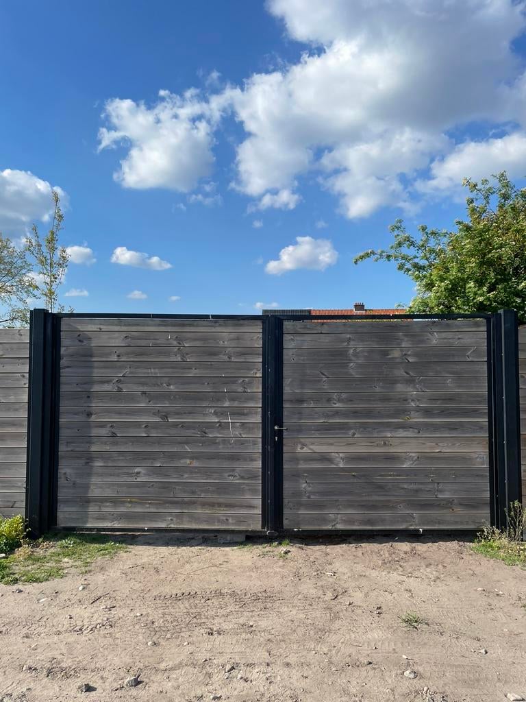 Ijzeren poort afgewerkt met hout, Tuin en Terras, Ophalen, 200 cm of meer, Zo goed als nieuw, 200 cm of meer