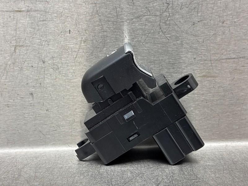 RAAMSCHAKELAAR Nissan Pulsar (C13) (01-2013/-), Gebruikt, Dhr. M. Roggen, Marinus@Japoto.nl, Stadsweg 37 37
9917 PV  WIRDUM GR., NL