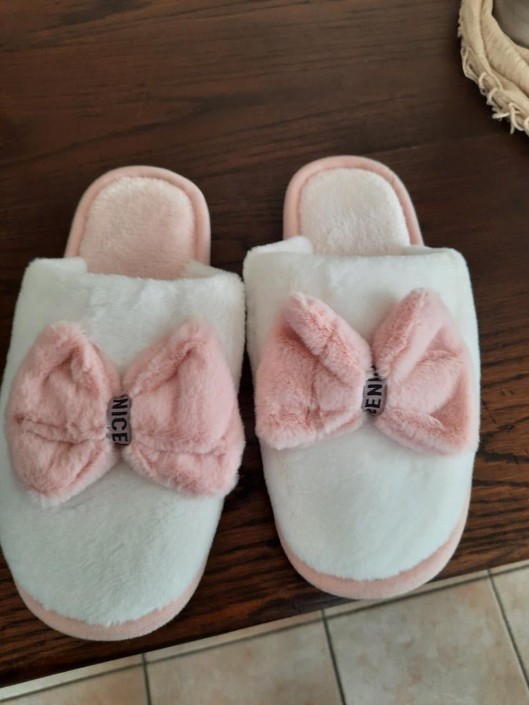 Bouchons taille 38, Vêtements | Femmes, Chaussures, Comme neuf, Enlèvement, Pantoufles, Blanc