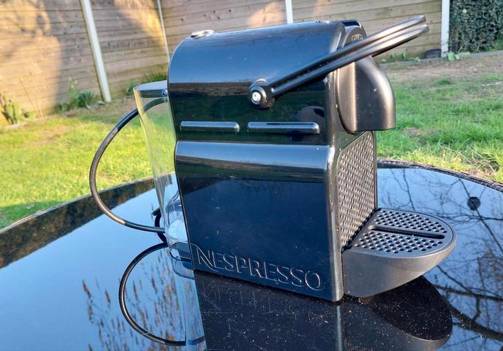 Koffiezet - Nespresso Inissia espresso machine, Autos : Divers, Coffres de toit, Enlèvement