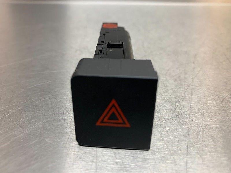 ALARMLICHTEN SCHAKELAAR Captiva (C100) (|202005304|), Gebruikt, Daewoo