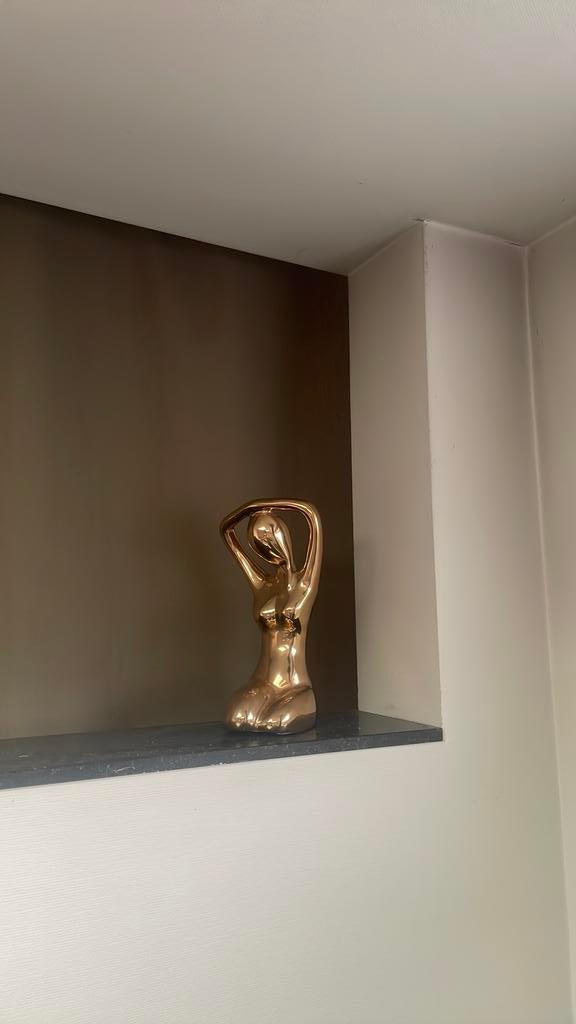 Bronzen beeld vrouw – 35cm – gesigneerd – modern design, Ophalen of Verzenden, Zo goed als nieuw