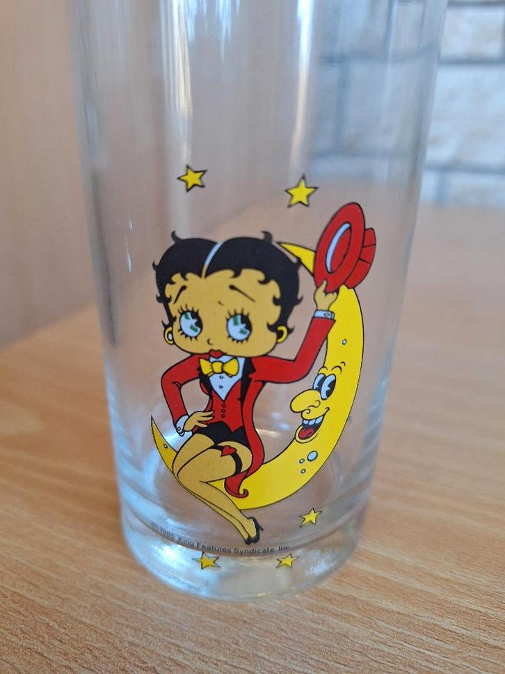 Betty Boop gesigneerd glas 1985, Verzamelen, Beelden en Beeldjes, Nieuw, Mens, Ophalen of Verzenden