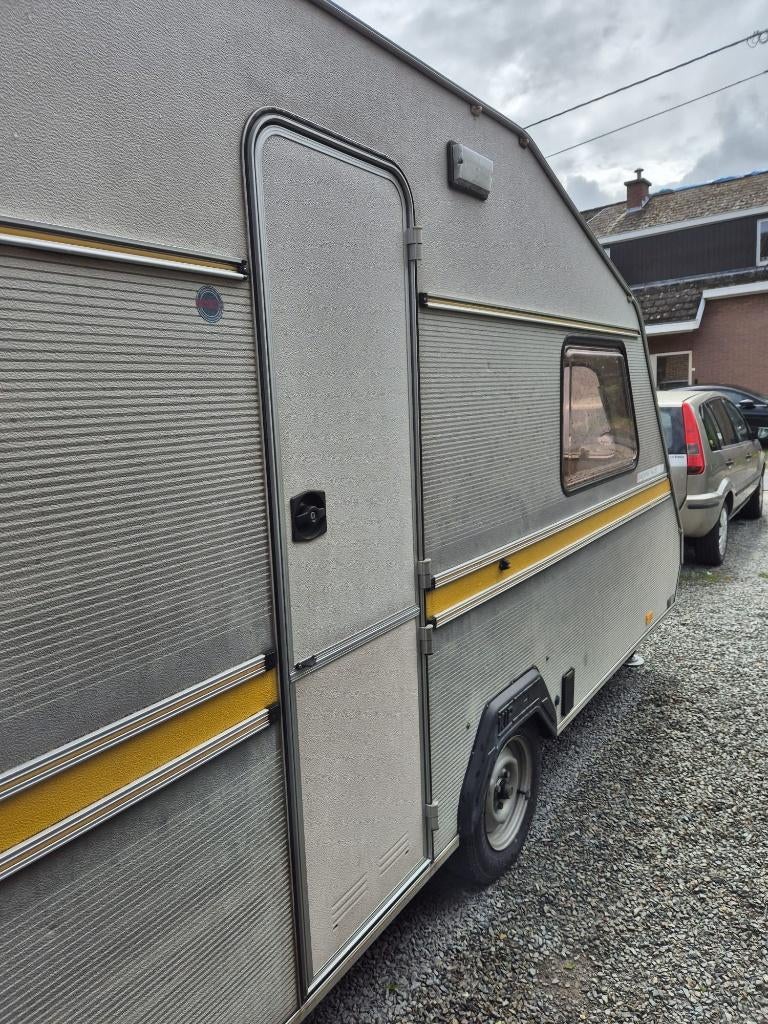 Caravan 2/3 personen "kip", Caravans en Kamperen, Caravans, Particulier, tot en met 3, 500 - 750 kg, Kip, Omvormbare zithoek, 5 tot 6 meter