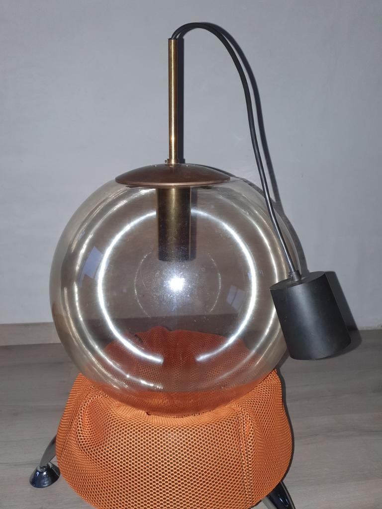Mooie globe raak hanglamp, Ophalen